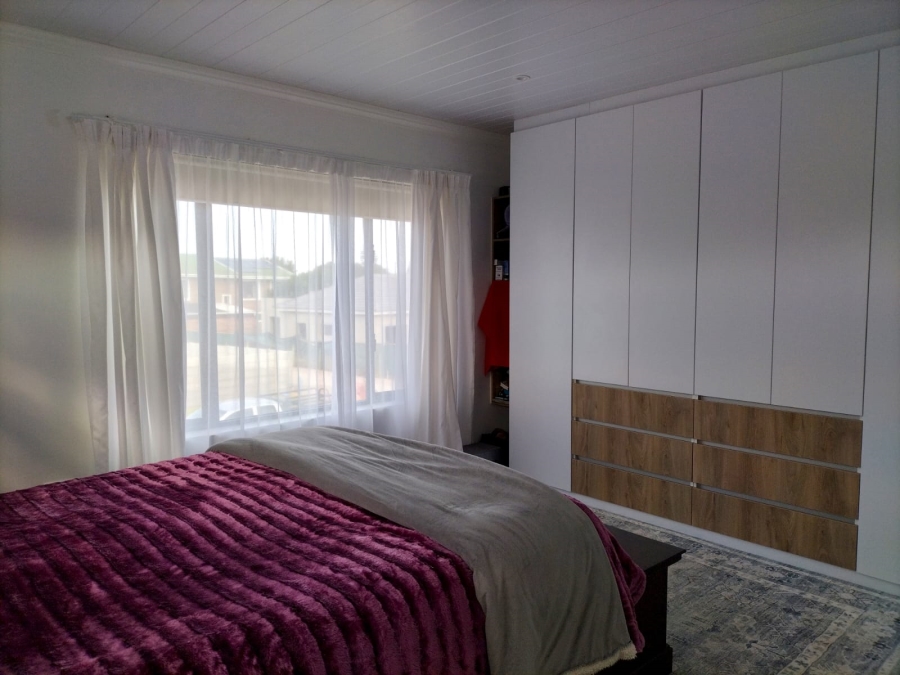 5 Bedroom Property for Sale in Fraaiuitsig Western Cape
